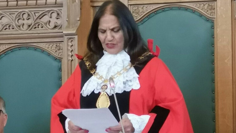 London: యూకేలో తొలి దళిత మేయర్‌.. భారత సంతతికి చెందిన మహిళ రికార్డు