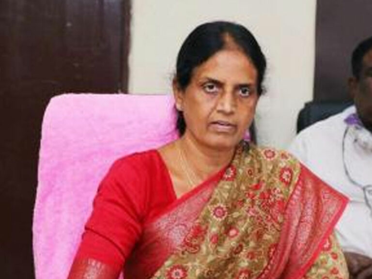 Sabitha Indra Reddy: విద్యార్థులు ధైర్యంగా పరీక్షలు రాయండి..