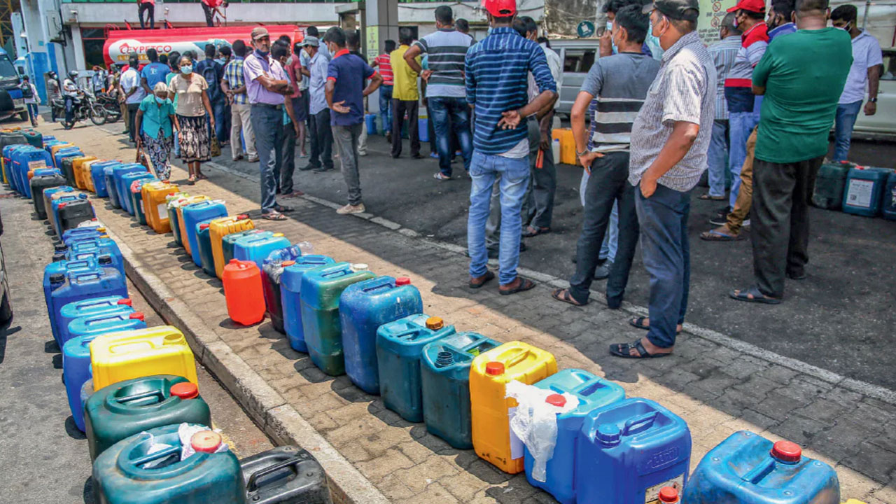 Sri Lanka Crisis: మరింతగా దిగజారిన శ్రీలంక పరిస్థితి..