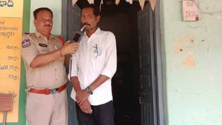 TS SSC Exams : మద్యం కిక్కులోనే పదో తరగతి పరీక్షలకు ఇన్విజిలేటర్‌..