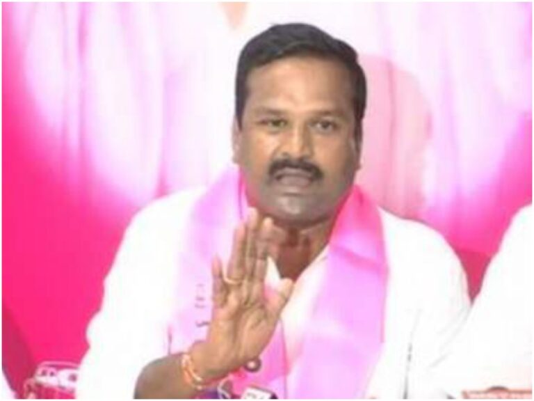 Alla VenkateshwarReddy: బండి సంజయ్‌..పిచ్చికుక్క.. అర్వింద్‌ ఊరకుక్క