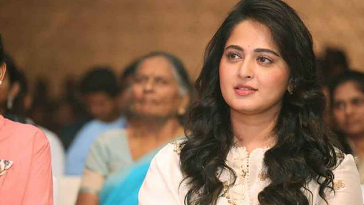 Anushka Shetty: బరువు తగ్గడం కోసం ఆ పనికి కూడా సిద్దమైన స్వీటీ..?