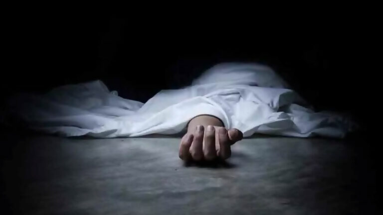 Crime News: బాపట్లలో దారుణం.. మహిళా వాలంటీర్ దారుణ హత్య