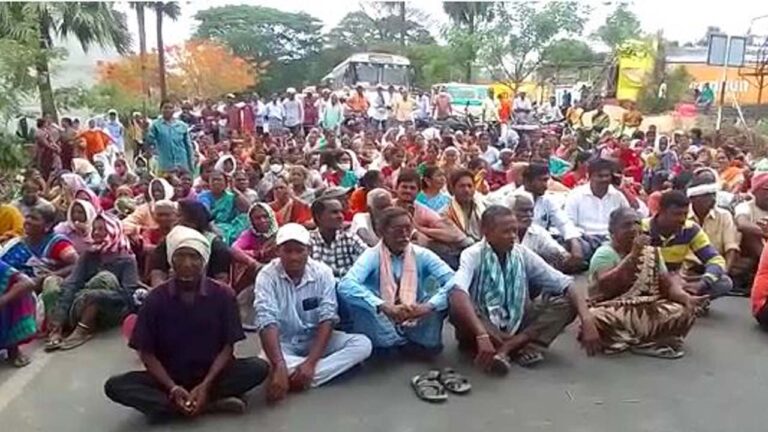 Bhupalapally – రోజు కూలీ 30రూ. లేనా! ఉపాధి కూలీల ధర్నా