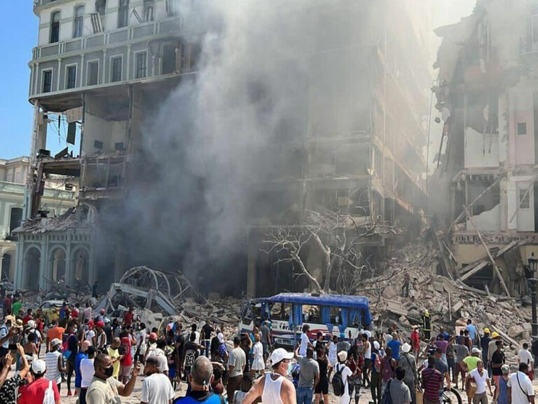 Massive explosion: ఫైవ్​స్టార్​హోటల్‌లో భారీ పేలుడు..