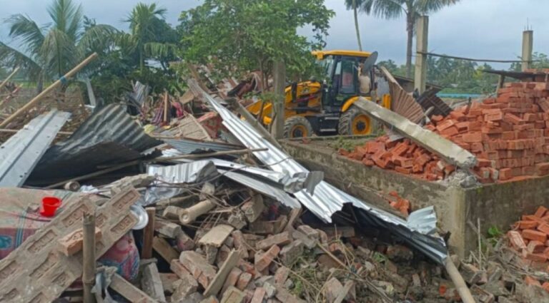 Assam: పోలీస్ స్టేషన్ పై దాడి చేసిన నిందితులకు బుల్డోజర్ ట్రీట్మెంట్