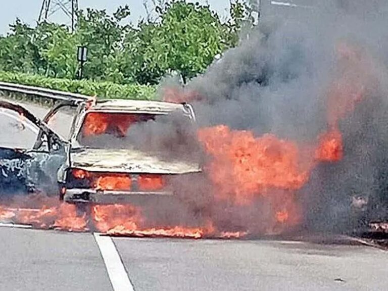 Ranga Reddy : రన్నింగ్ కారులో మంటలు.. ప్రాణాలతో బయటపడ్డ విలేకరి