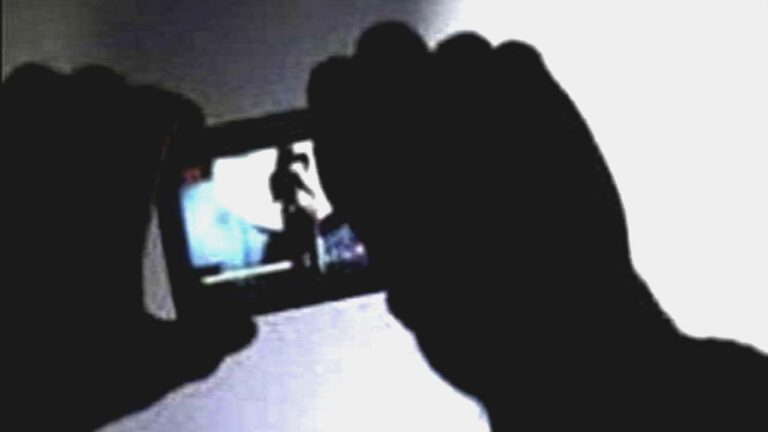 Hyderabad: వాష్‌రూమ్‌లో కెమెరా.. త‌రువాత ఏం జ‌రిగిందంటే..?