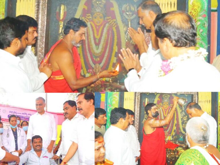 Warangal : భ‌ద్ర‌కాళి అమ్మ‌వారిని ద‌ర్శించుకున్న మంత్రి హ‌రీశ్‌రావు