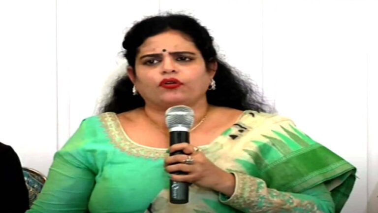 Karate Kalyani: మ‌ళ్ళీ తెర‌పైకి క‌రాటే క‌ళ్యాణి.. వారిపై ఫిర్యాదు !