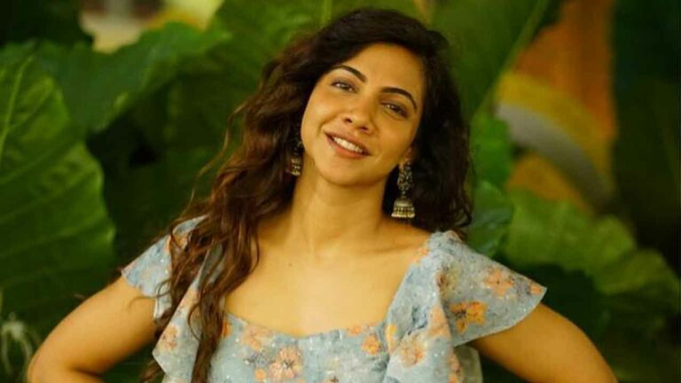 Madonna Sebastian: ‘ప్రేమమ్’ భామ కొంటె చూపుతోనే కవ్విస్తోందిగా