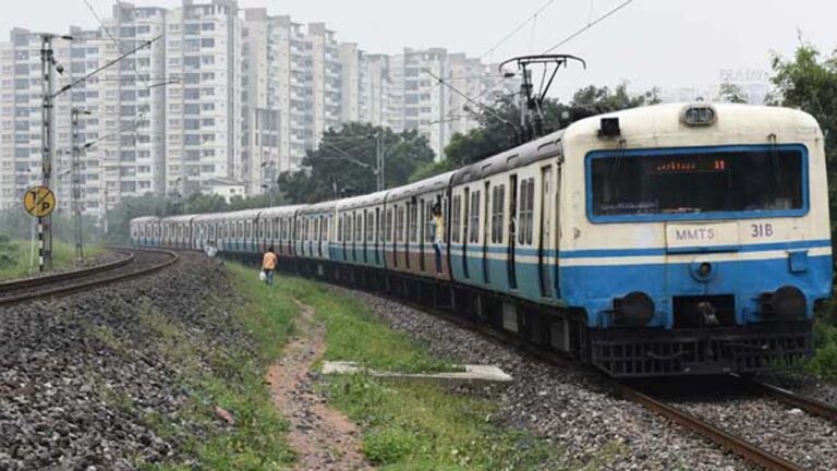 Hyderabad MMTS: త‌గ్గిన ప్ర‌యాణికులు.. ర‌ద్దైన రైళ్ళు
