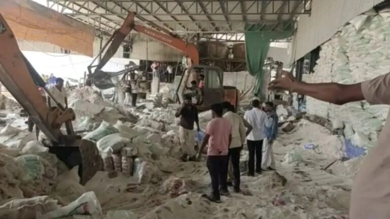 Gujarat: గుజరాత్ లో ఘోర ప్రమాదం… గోడకూలి 12 మంది దుర్మరణం