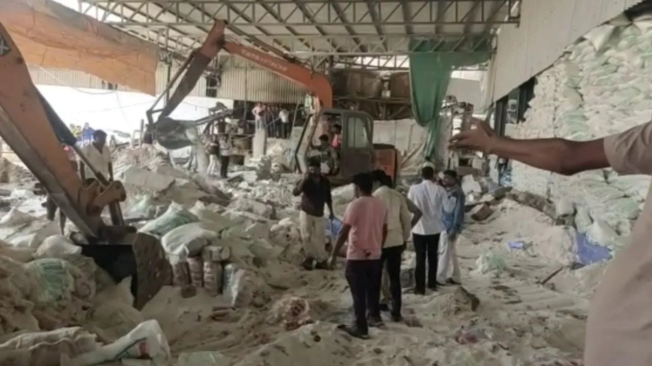 Gujarat: గుజరాత్ లో ఘోర ప్రమాదం… గోడకూలి 12 మంది దుర్మరణం