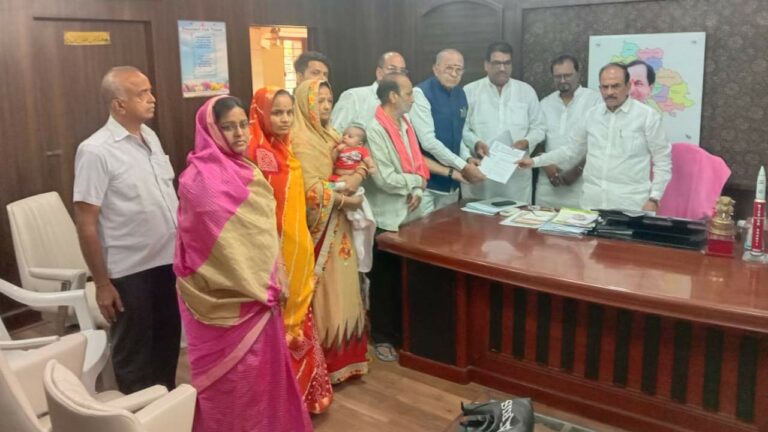 Begum Bazar Honor Killing : నీరజ్ హత్య వెనుక పెద్దలు.. ఎవరా పెద్దలు..?