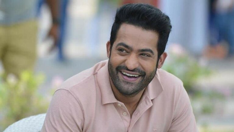 JR NTR : ఎన్టీఆర్‌ ఇంటి వద్ద ఫ్యాన్స్‌ హడావుడి..