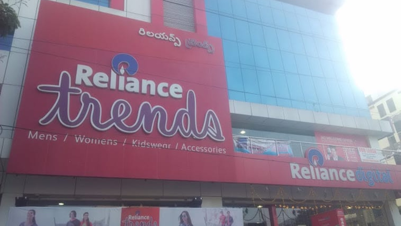 Reliance Trends: A thief caught on CCTV stealing clothes