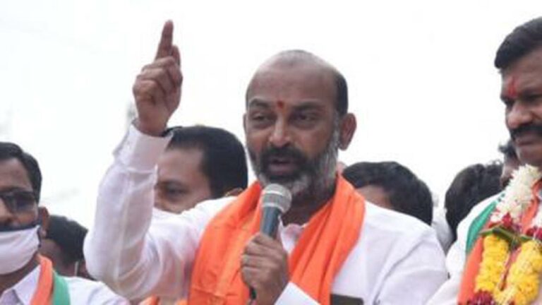 Bandi Sanjay: సీఎం అవినీతితో తెలంగాణను అప్పుల పాలు చేశారు.