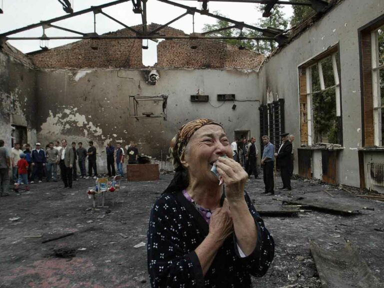 Russsia-Ukraine War : పాఠశాలపై రష్యా బాంబు దాడి.. 60 మంది మృతి..