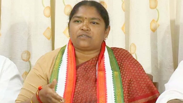 MLA Seethakka : డమ్మీ మంత్రులెవరో ప్రజలకు తెలుసు