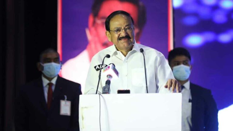 Venkaiah Naidu: సినిమాల తీరును చిత్ర పరిశ్రమ సరిద్దిదుకోవాలి