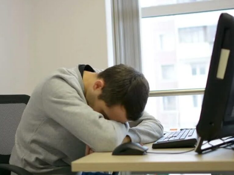 Sleeping in Office: బంపర్ ఆఫర్.. ఆఫీసులో రోజూ అరగంట నిద్రపోవచ్చు
