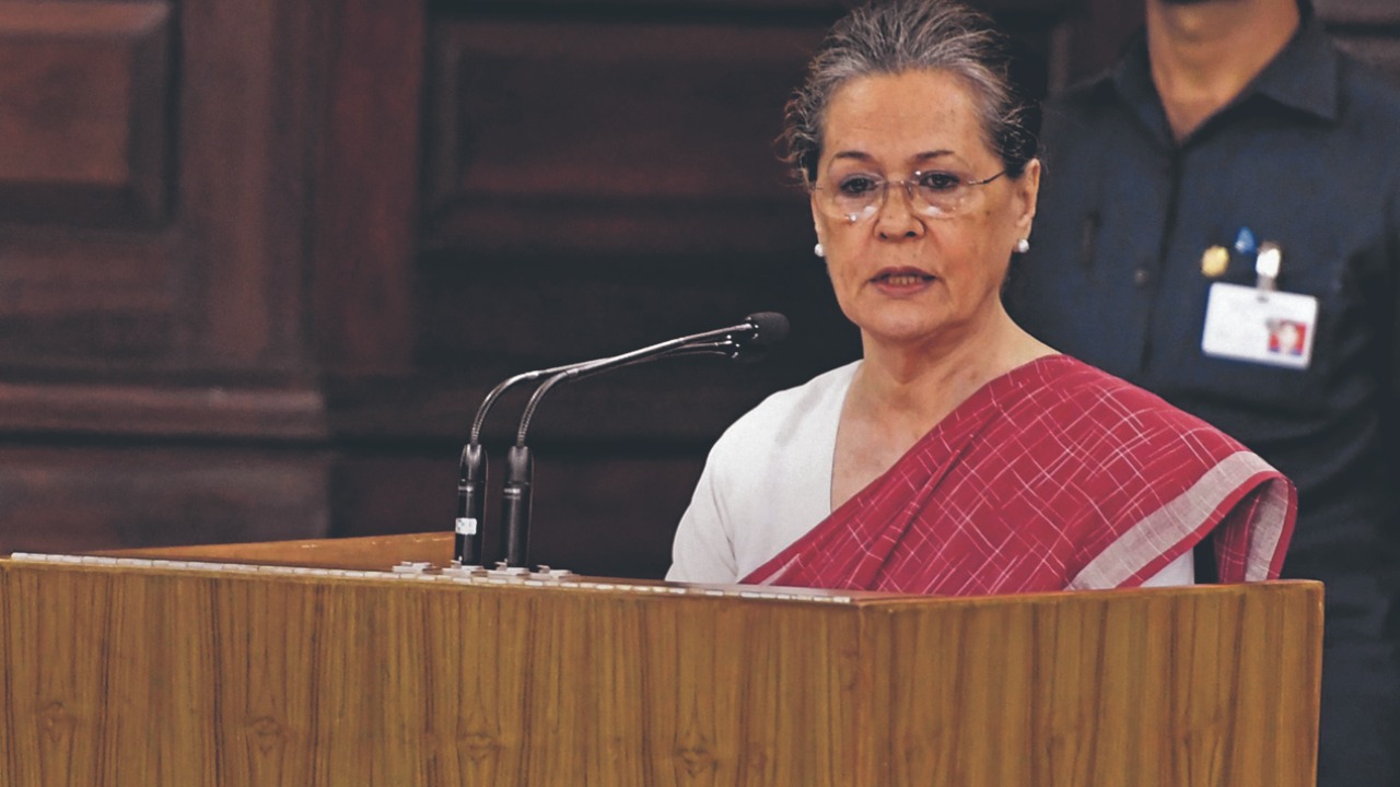 Sonia Gandhi: బీజేపీ గాంధీ హంతకులను ఆరాధిస్తోంది…మైనారిటీలను అణచివేస్తోంది