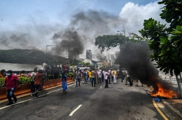 Sri Lanka Crisis: శ్రీలంకలో ఆందోళనలు హింసాత్మకం… పరిస్థితిని గమనిస్తున్న అమెరికా