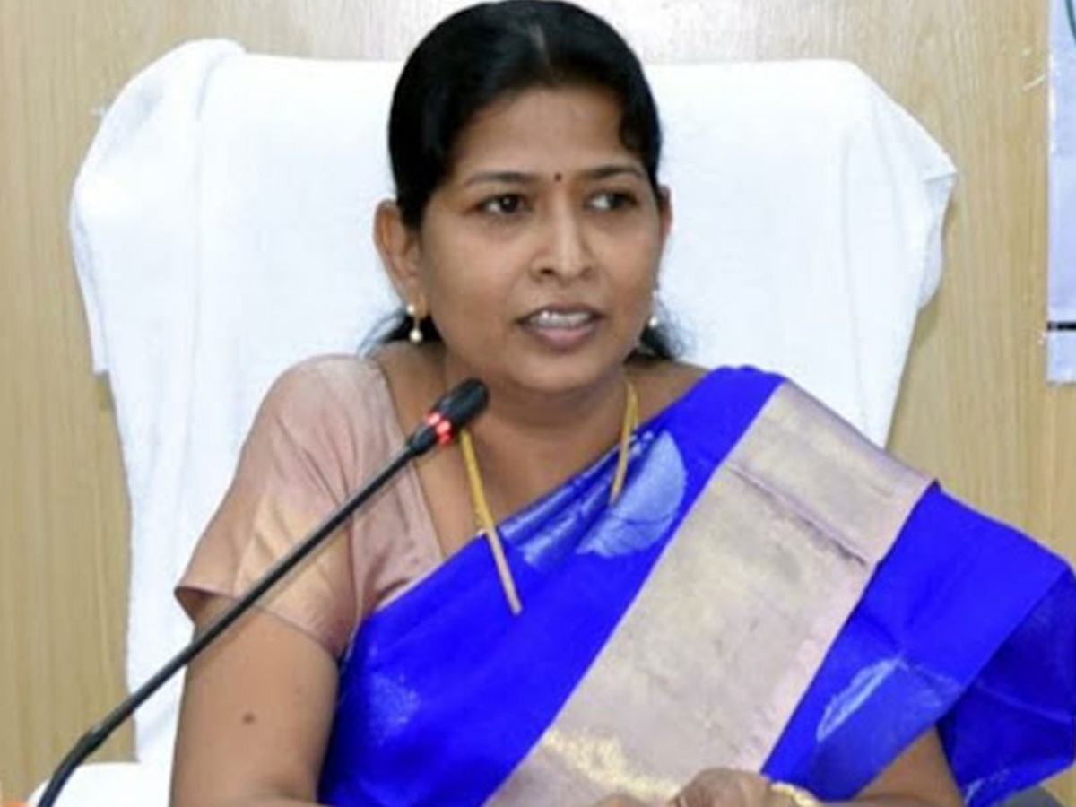 Taneti Vanita: పేదవాళ్లు ఇంగ్లీష్ మీడియంలో చదవకూడదా చంద్రబాబూ?