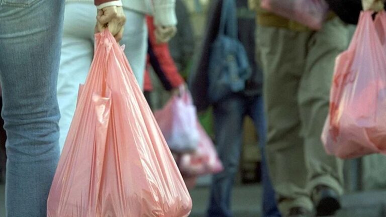 Tirumala: తిరుమల భక్తులకు గమనిక.. రేపటి నుంచి ప్లాస్టిక్ నిషేధం