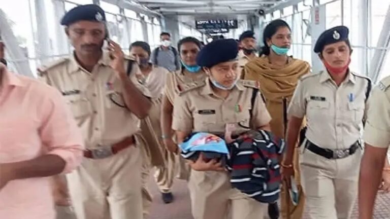 Vishaka: కన్నతల్లి కర్కశం.. రైలు టాయ్‌లెట్‌లో అప్పుడే పుట్టిన బిడ్డ