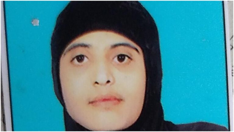 Women Voluteer Fraud: భర్త బతికుండగానే రేషన్ కార్డులో..