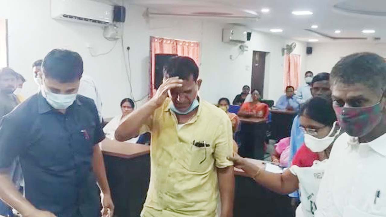 Warangal Crime : వరంగల్ లో కలకలం.. పత్తిమిల్లు యజమాని ఆత్యహత్యాయత్నం