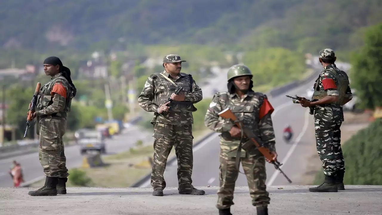 Agnipath: అగ్నిపథ్ పై కేంద్రం కీలక నిర్ణయం.. రక్షణ శాఖలో 10 శాతం కోటా