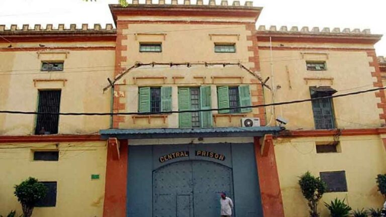 Chanchalguda: చంచల్ గూడ  జైలు అధికారులను బురిడీ కొట్టించిన ఖైదీ