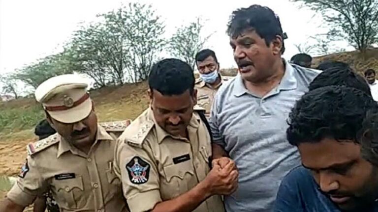 Dhulipalla Narendra: టీడీపీ నేత ధూళిపాళ్ల నరేంద్ర అరెస్ట్..