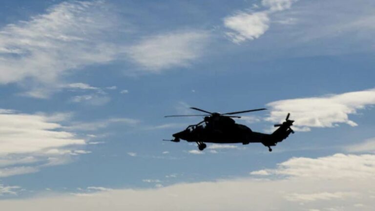 Helicopter Crash : పర్వత ప్రాంతంలో కూలిన హెలికాప్టర్‌.. 7గురు మృతి