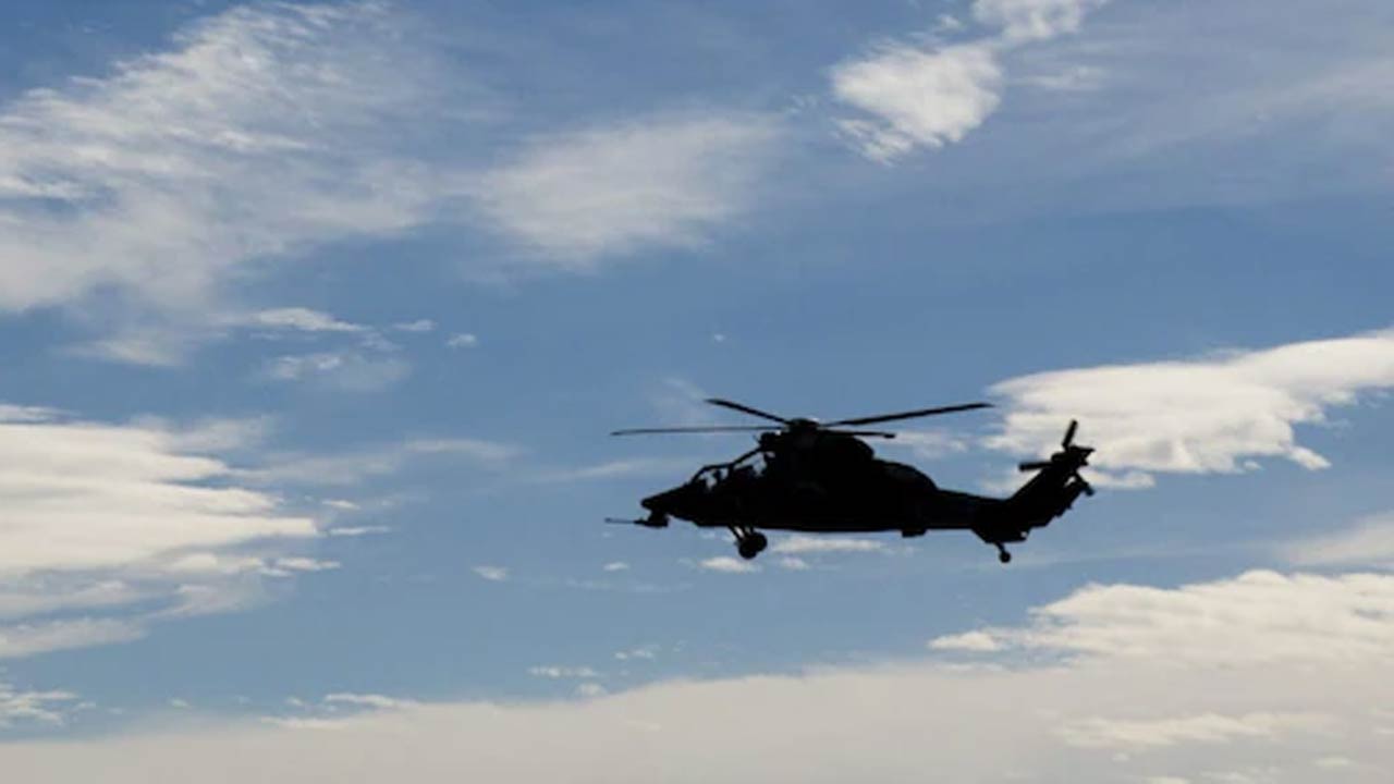 Helicopter Crash : పర్వత ప్రాంతంలో కూలిన హెలికాప్టర్‌.. 7గురు మృతి