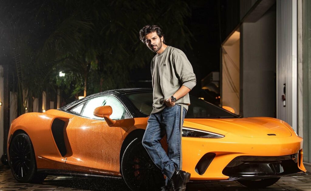 Kartik Aaryan : కార్తీక్ ఆర్యన్ కు మెక్‌లారెన్ స్పోర్ట్స్ కారు బహుమతి!