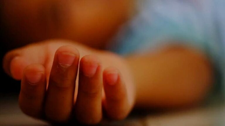 Sad News : కారులో ఊపిరాడక మృతి చెందిన ముగ్గురు చిన్నారులు