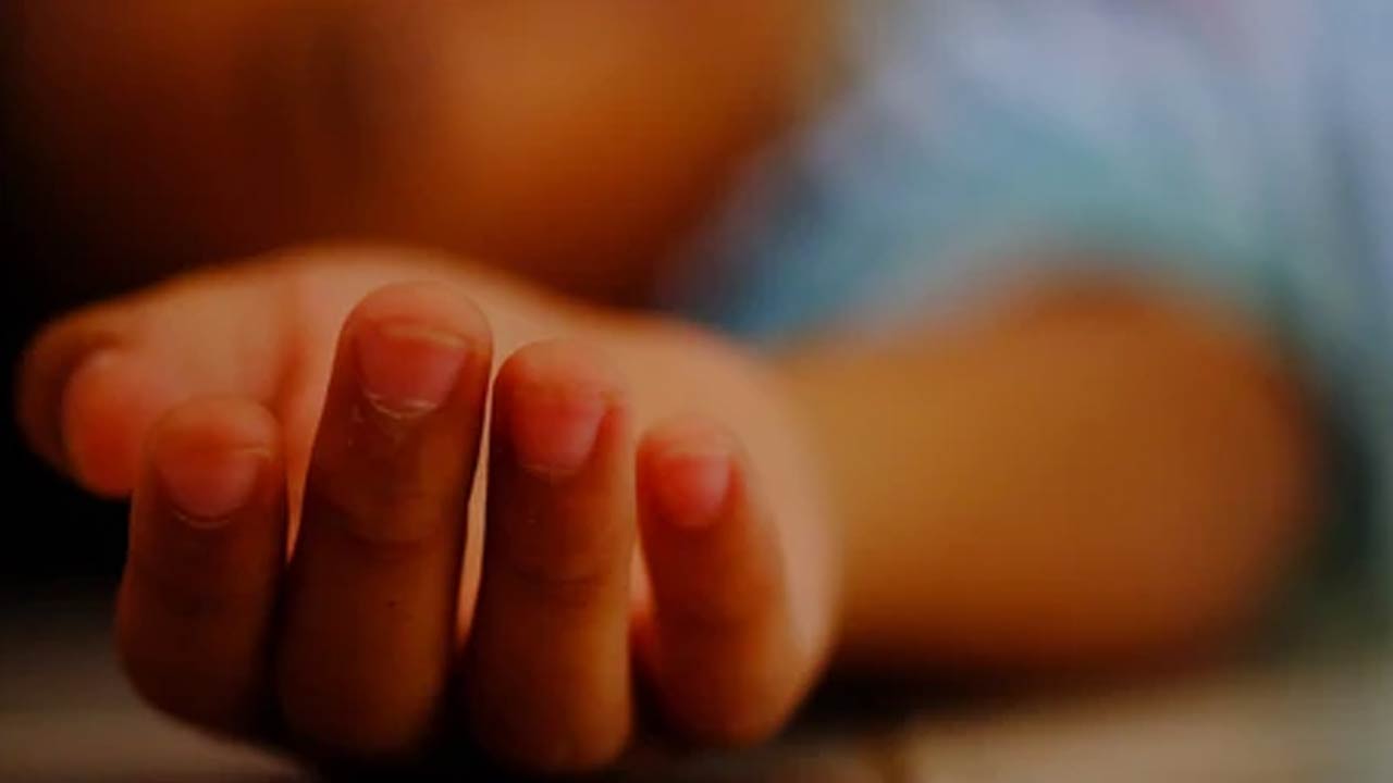 Sad News : కారులో ఊపిరాడక మృతి చెందిన ముగ్గురు చిన్నారులు