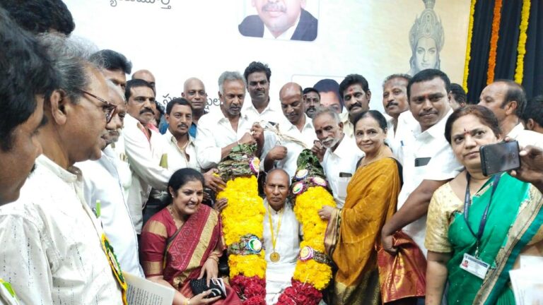 NTR : యన్టీఆర్ అభిమాని ఎన్టీఆర్ రాజుకు చీఫ్ జస్టిస్ రమణ, దగ్గుబాటి పురందేశ్వరి సన్మానం.