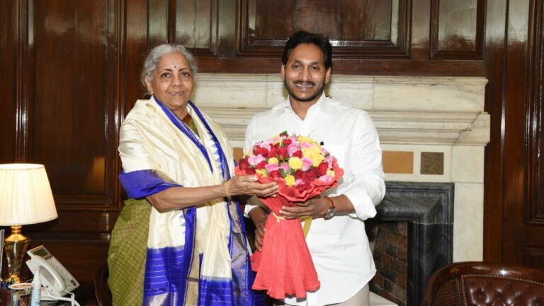 CM Jagan Delhi Tour : కేంద్ర ఆర్థిక మంత్రి నిర్మాలా సీతారామన్‌తో ముగిసిన సమావేశం..