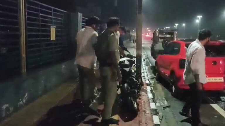 Vizag: ఆర్కే బీచ్‌ రోడ్డులో కారు బీభత్సం