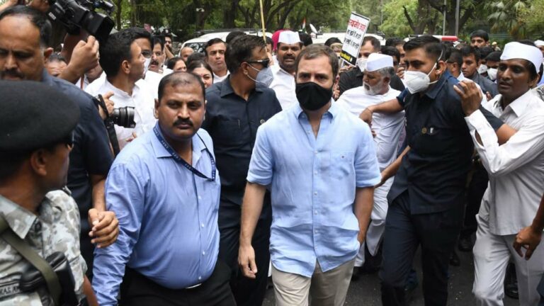 Rahul Gandhi At ED Office: ఈడీ ముందుకు రాహుల్‌.. విచారణ ప్రారంభం