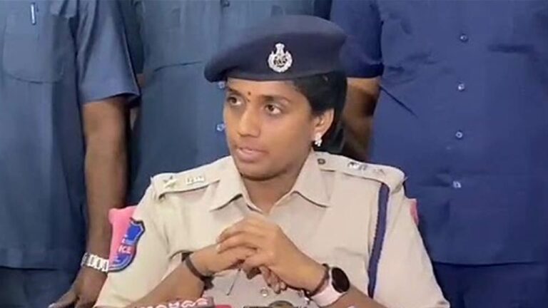 Madhapur DCP : పోలీసుల తనిఖీల్లో బయపడ్డ మారణాయుధాలు..