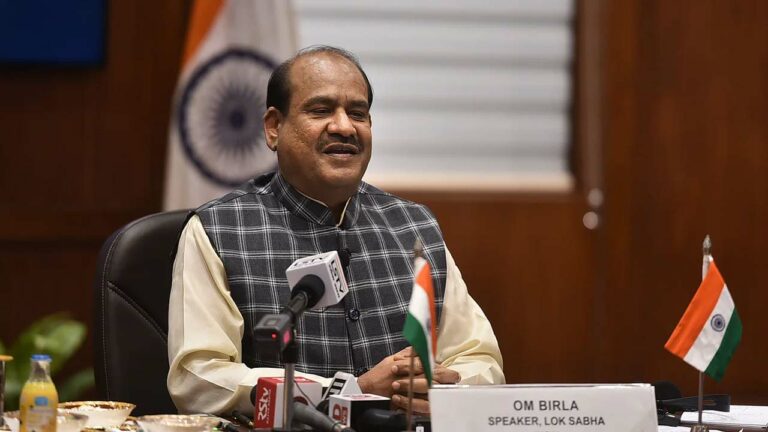 Speaker Om Birla: కీలక వ్యాఖ్యలు.. సీఎంను విమర్శిస్తే అనర్హత కాదు..!