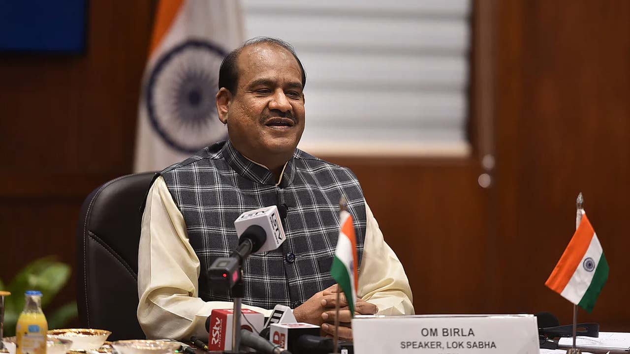 Speaker Om Birla: కీలక వ్యాఖ్యలు.. సీఎంను విమర్శిస్తే అనర్హత కాదు..!