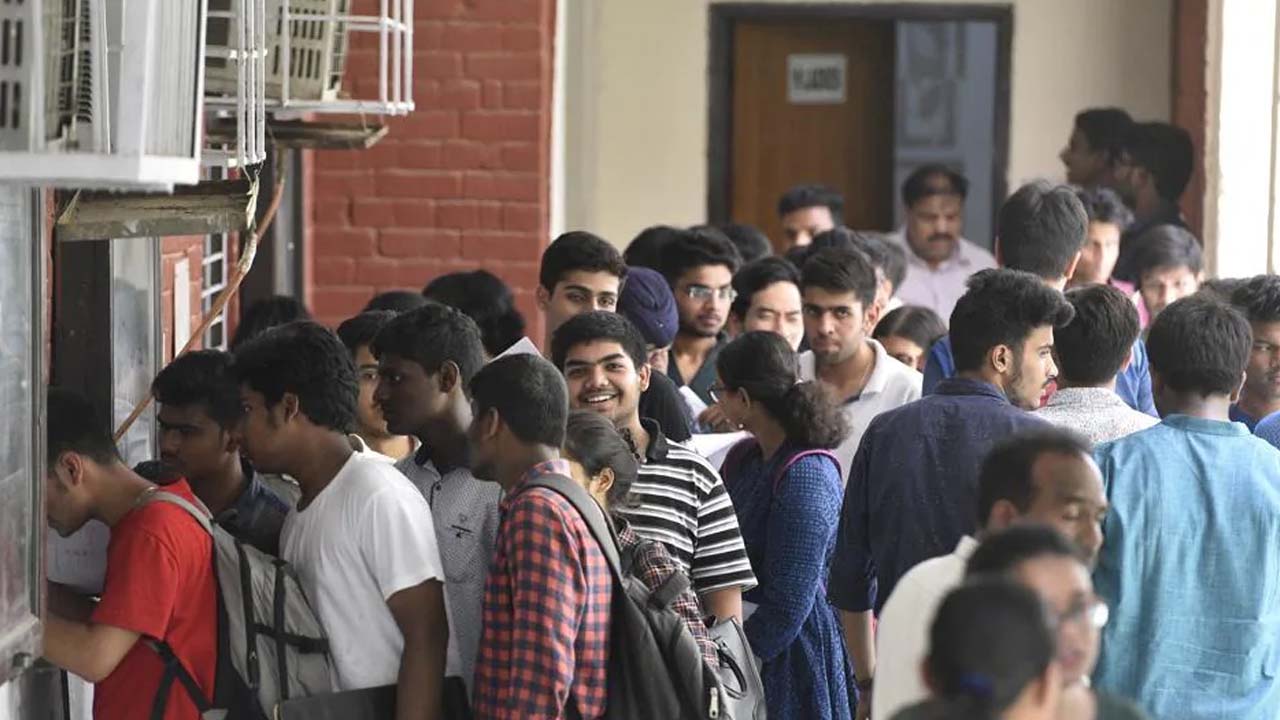 TS TET HALL TICKETS 2022: నేటి నుంచి హాల్‌ టికెట్ల జారీ..  అర్హ‌త ప‌రీక్ష?