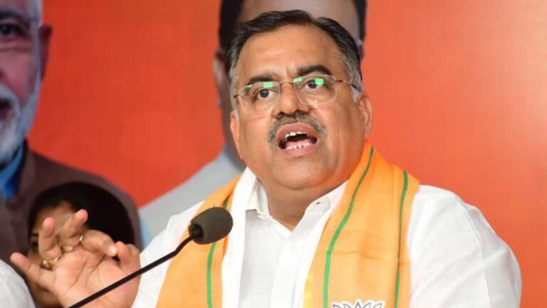 Tarun Chugh : కేసీఆర్ కుటుంబానికి ఆస్కార్ అవార్డు ఇవ్వచ్చు